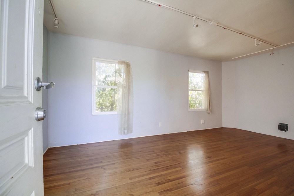 Virtual tour photo 7 of 46 for 2720 Tuberose St