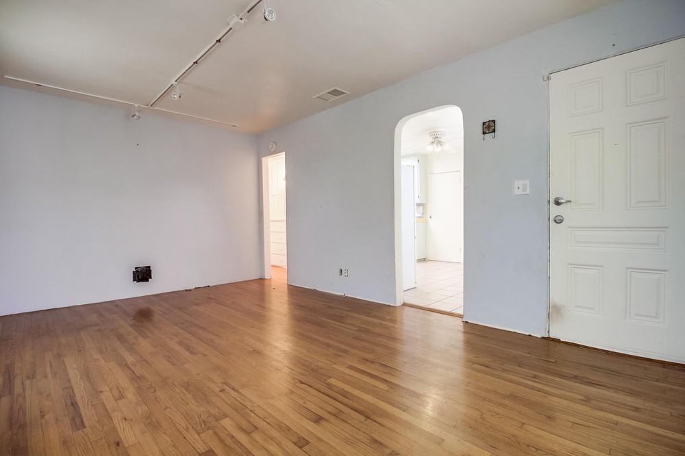 Virtual tour photo 9 of 46 for 2720 Tuberose St