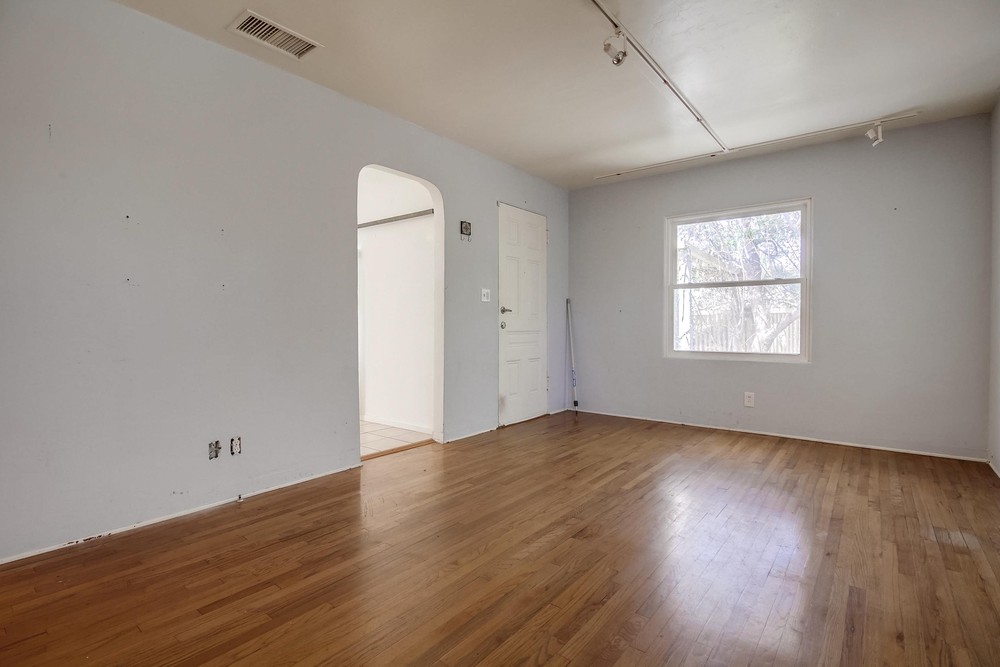 Virtual tour photo 10 of 46 for 2720 Tuberose St