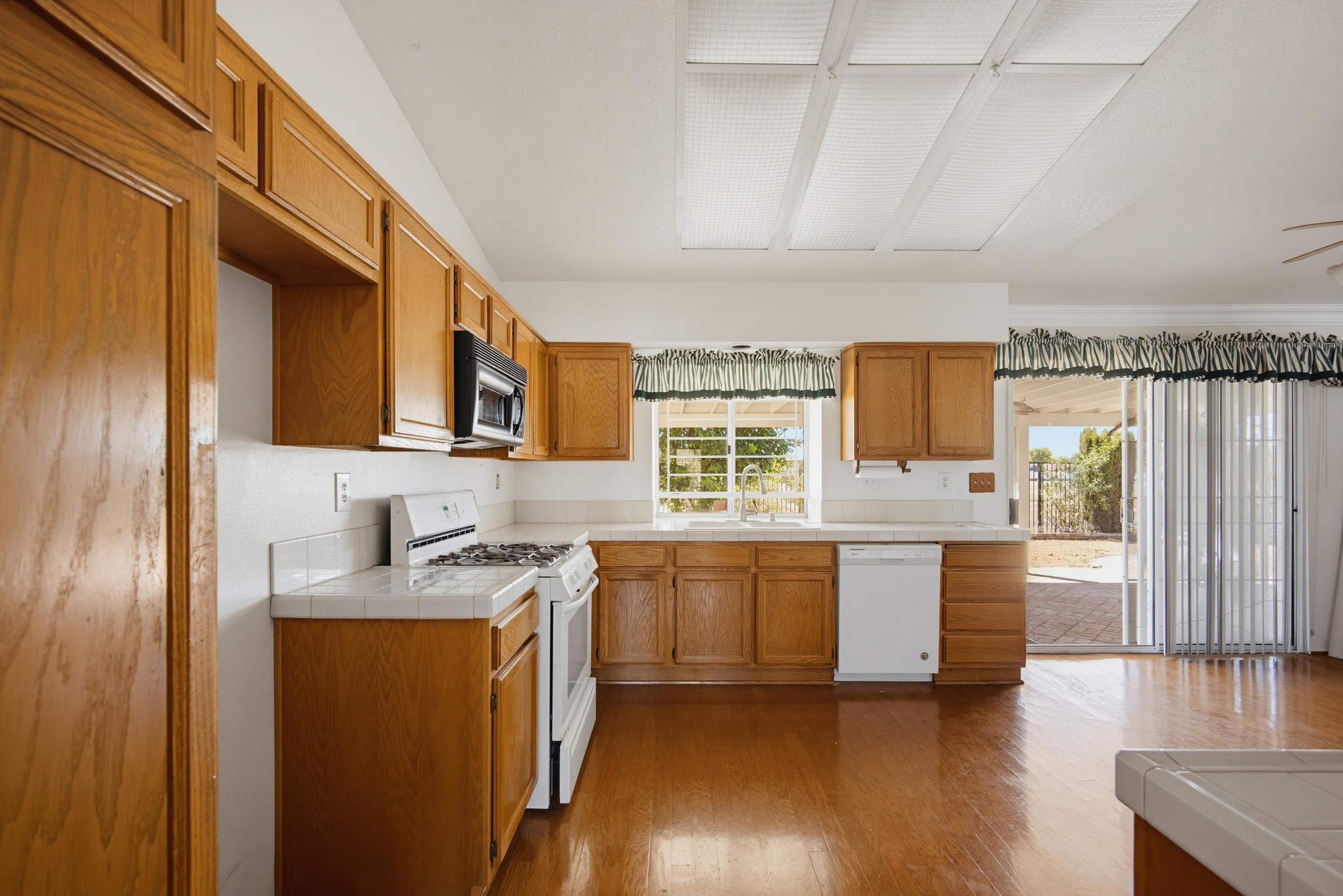Virtual tour photo 12 of 40 for 27335 Potomac Dr
