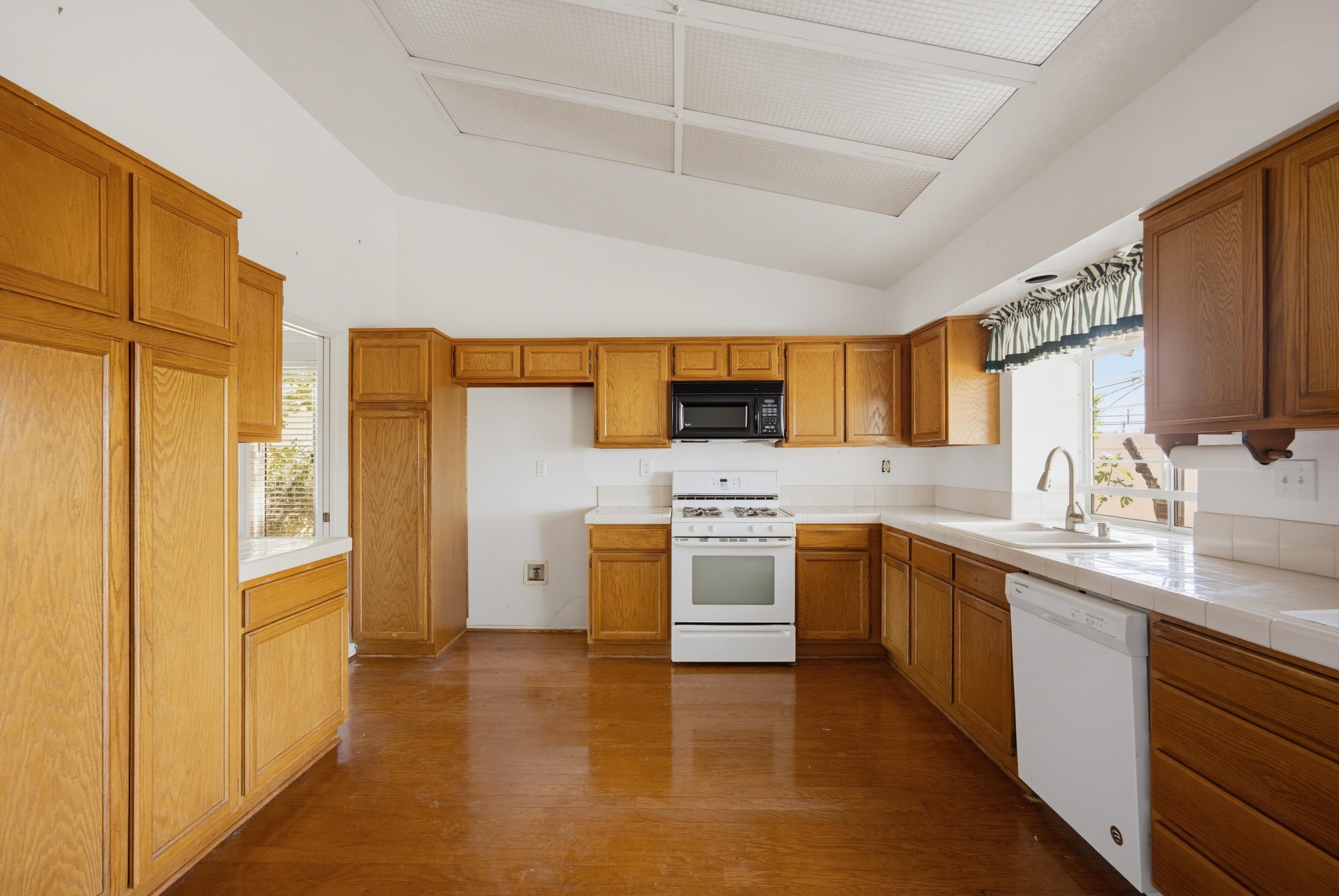 Virtual tour photo 13 of 40 for 27335 Potomac Dr