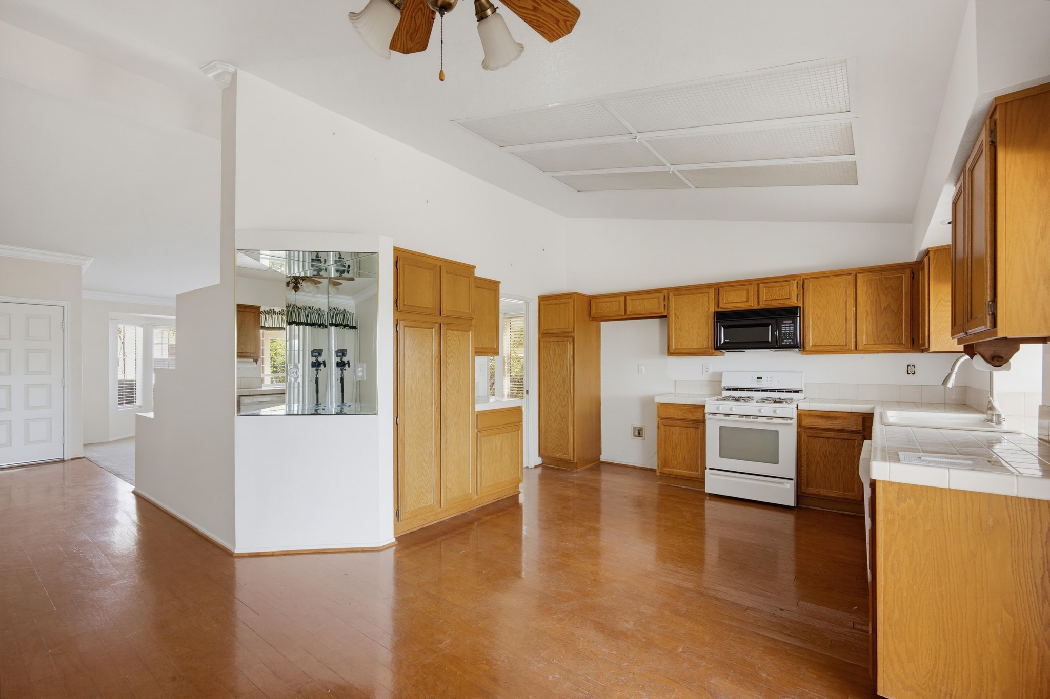 Virtual tour photo 14 of 40 for 27335 Potomac Dr