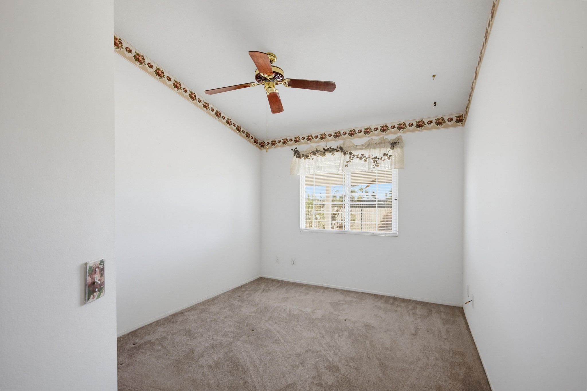 Virtual tour photo 16 of 40 for 27335 Potomac Dr