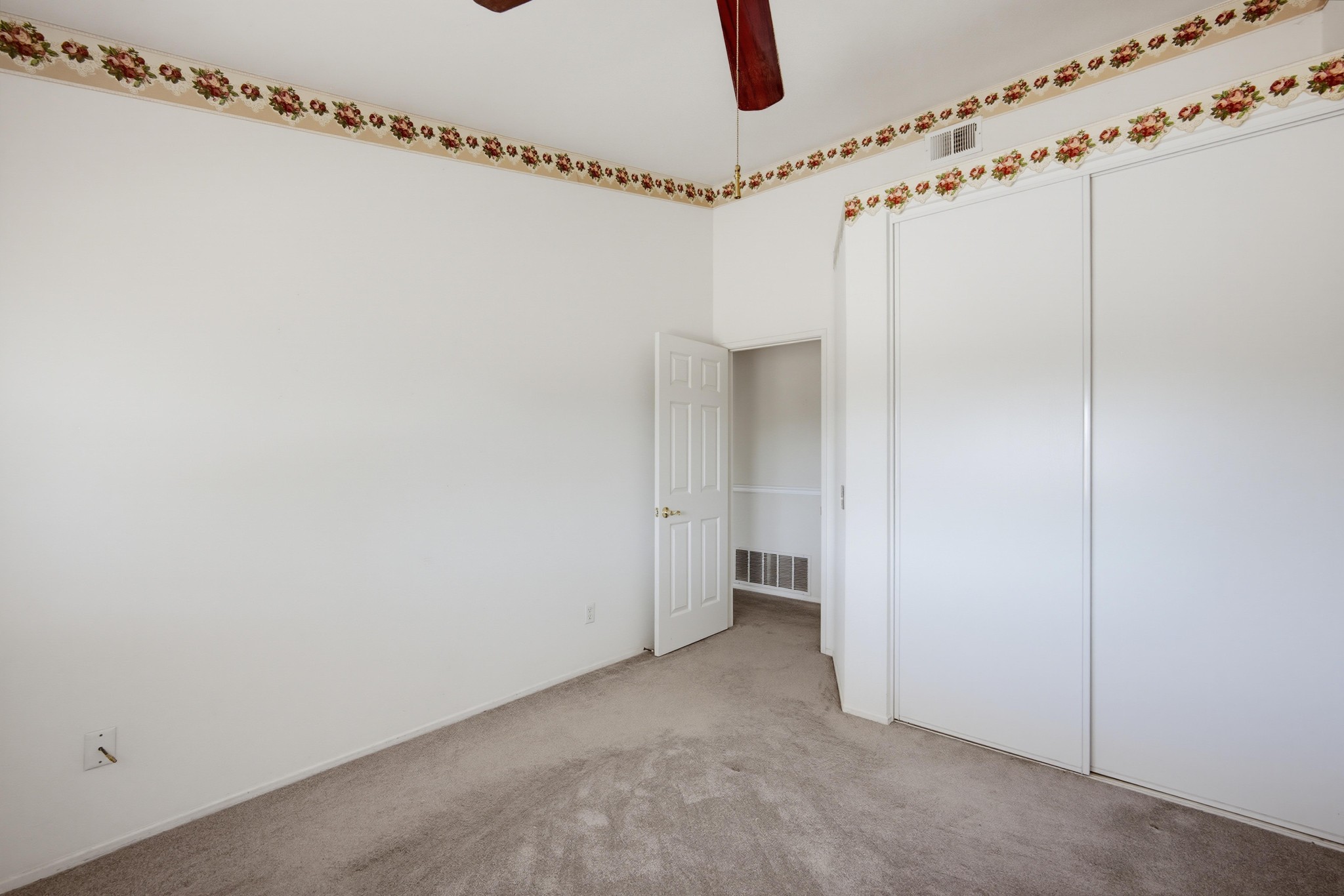Virtual tour photo 17 of 40 for 27335 Potomac Dr