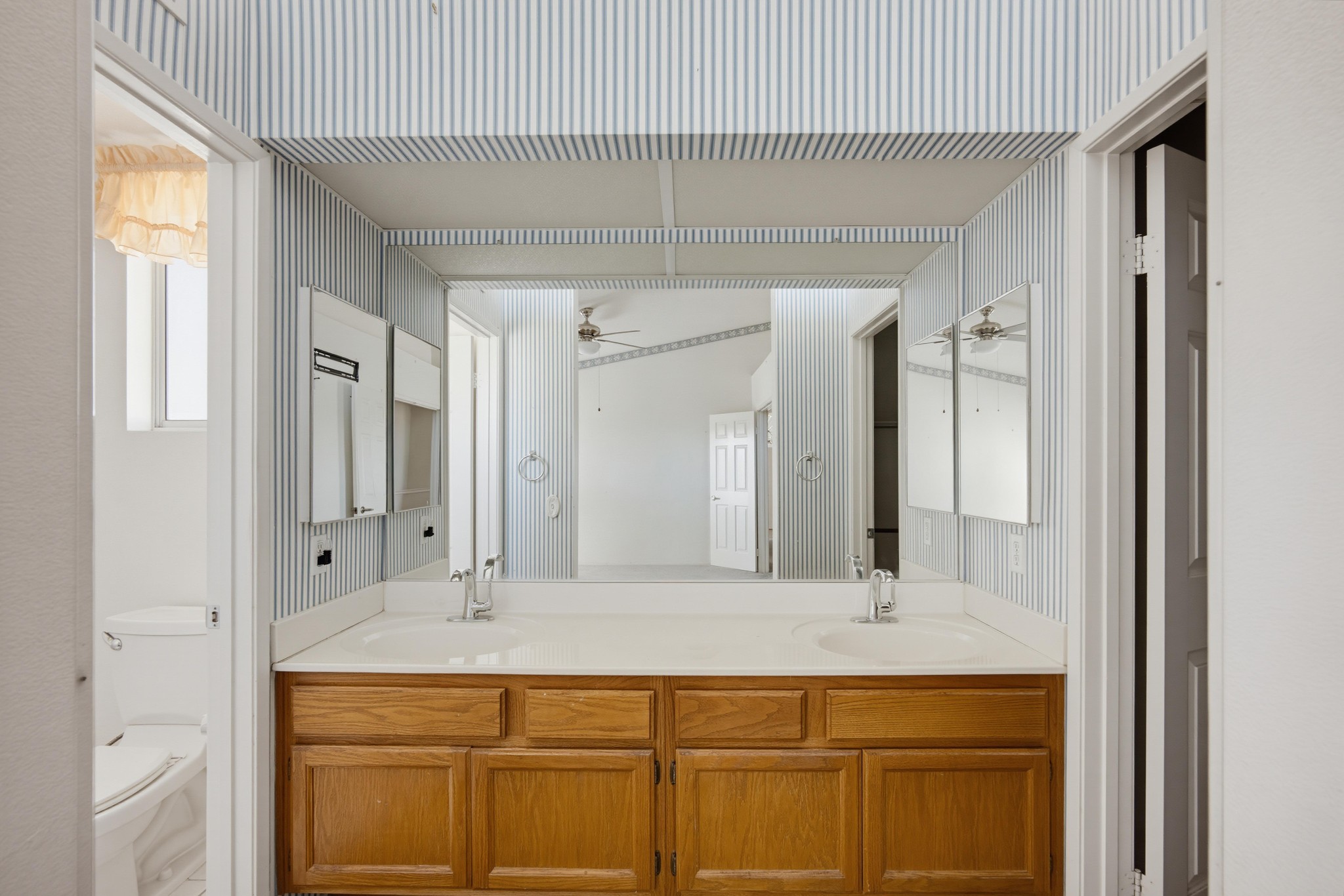Virtual tour photo 20 of 40 for 27335 Potomac Dr