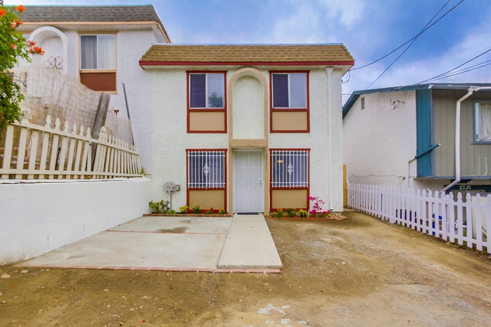 Virtual tour photo 1 of 33 for 2735 Menlo Ave