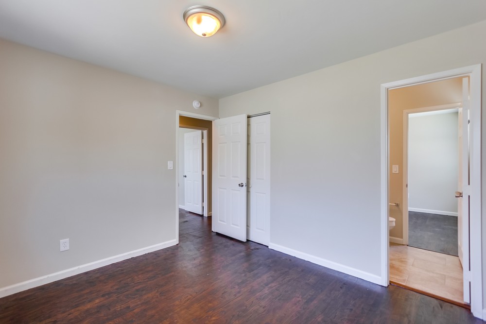 Virtual tour photo 23 of 35 for 2741 Homedale St