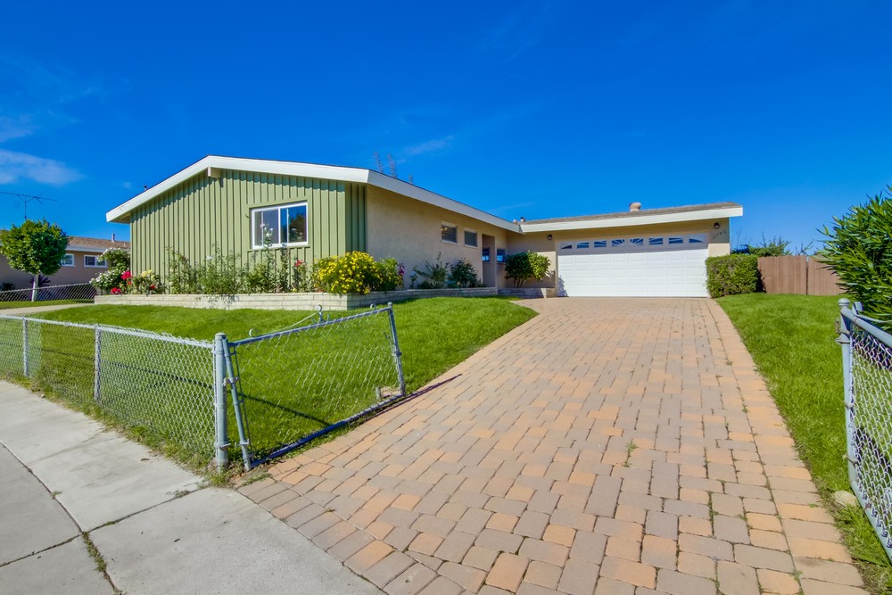 Virtual tour photo 3 of 45 for 2746 Wyandotte Ave