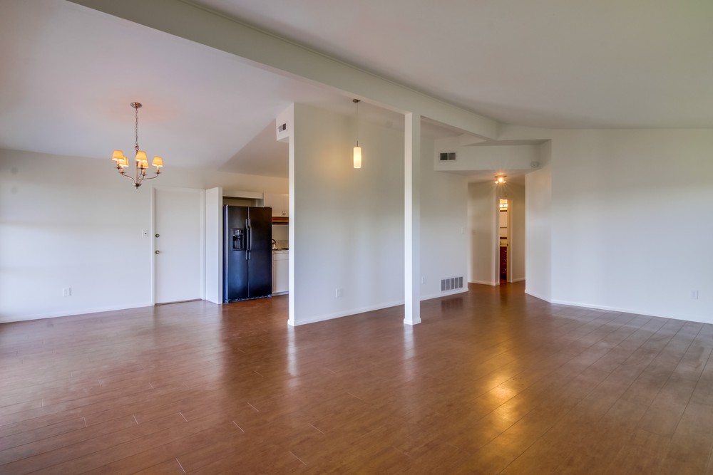 Virtual tour photo 7 of 45 for 2746 Wyandotte Ave