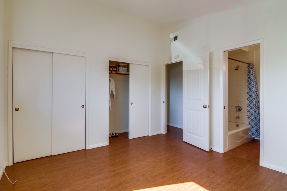 Virtual tour photo 23 of 45 for 2746 Wyandotte Ave