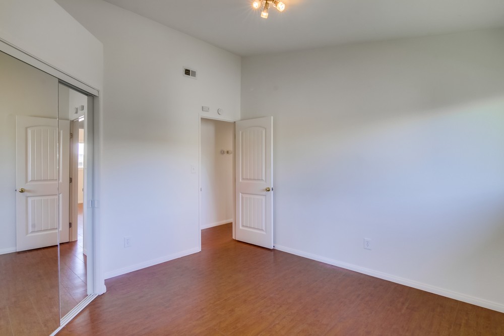 Virtual tour photo 27 of 45 for 2746 Wyandotte Ave