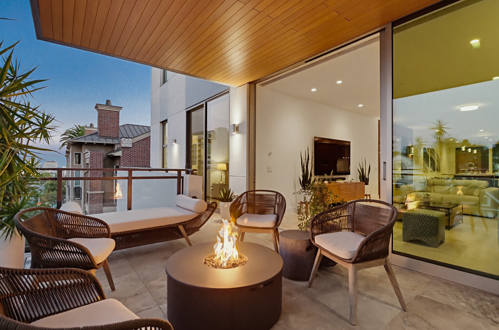 Virtual tour photo 7 of 96 for 2750 Fourth Ave #402