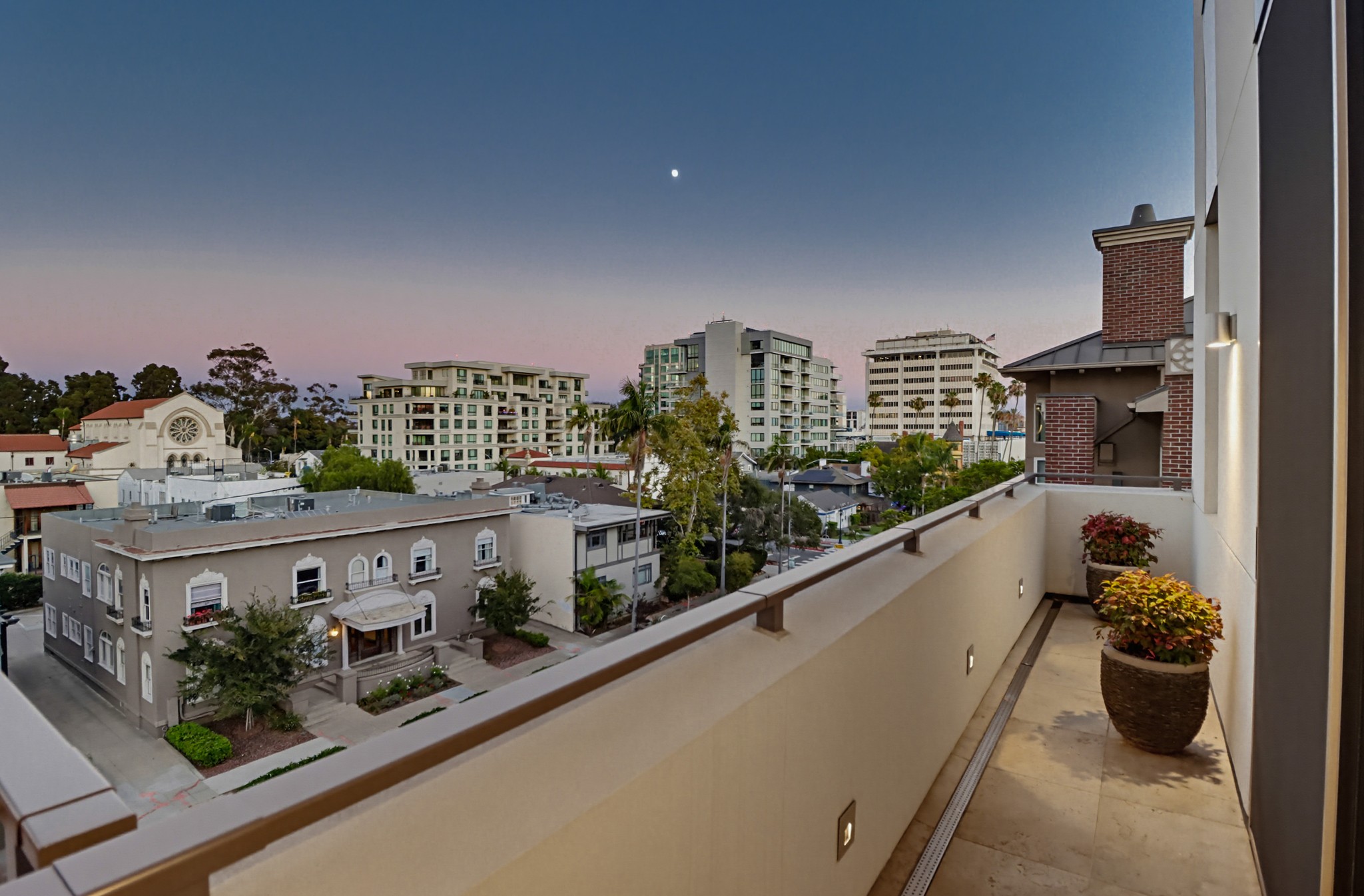 Virtual tour photo 15 of 96 for 2750 Fourth Ave #402