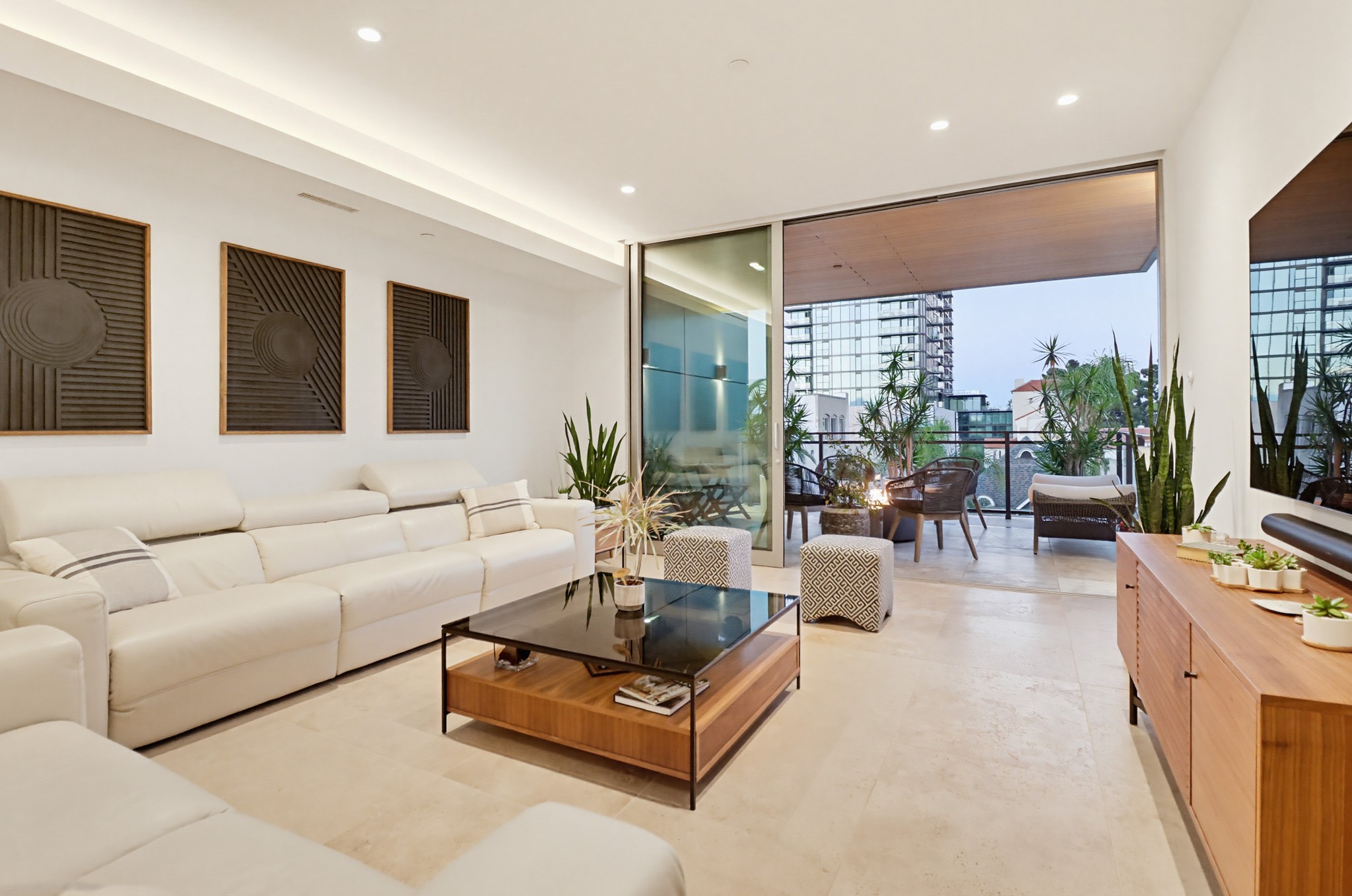 Virtual tour photo 26 of 96 for 2750 Fourth Ave #402
