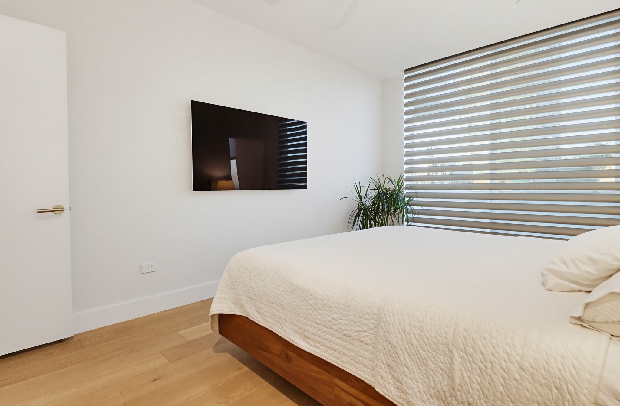 Virtual tour photo 48 of 96 for 2750 Fourth Ave #402