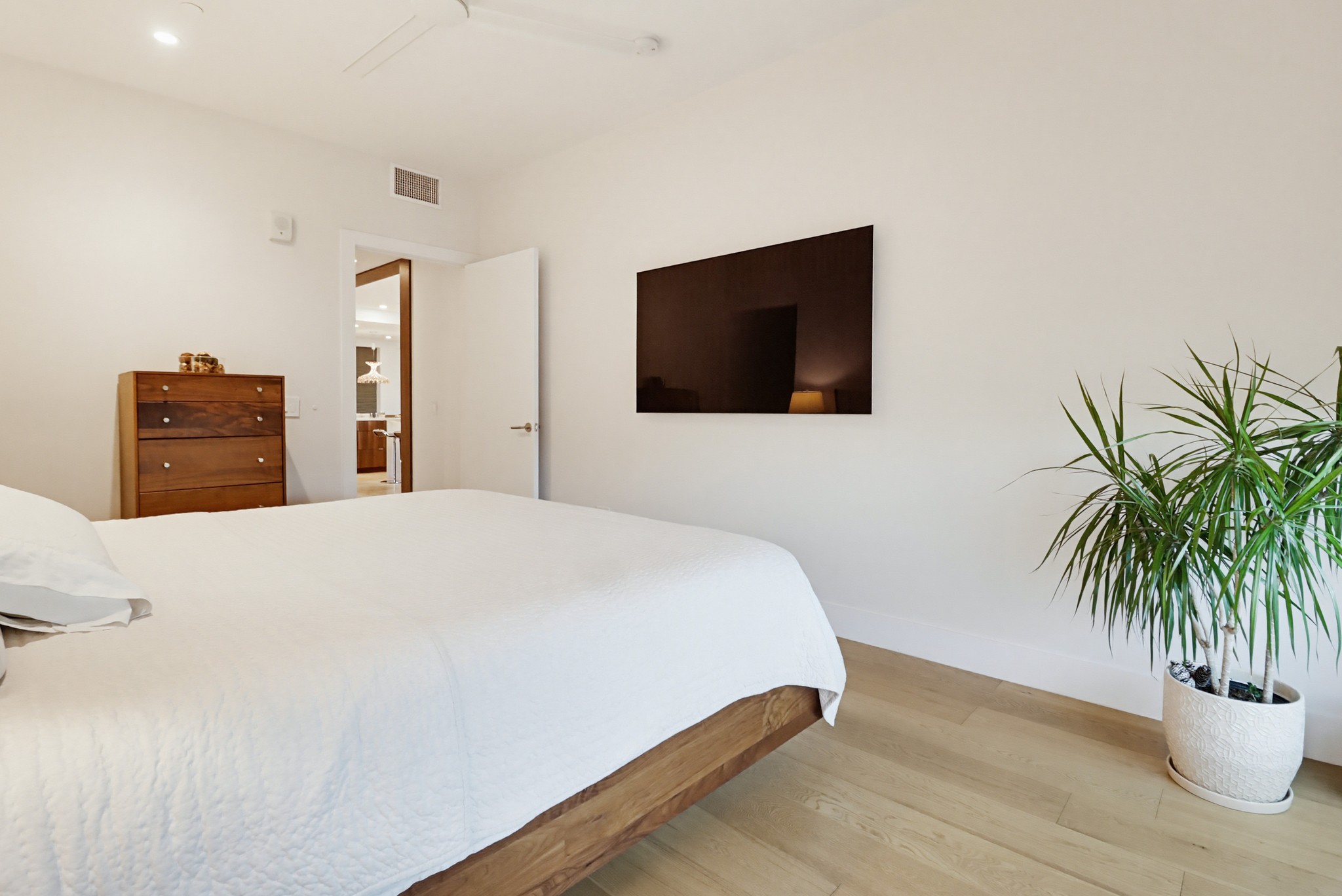 Virtual tour photo 55 of 96 for 2750 Fourth Ave #402