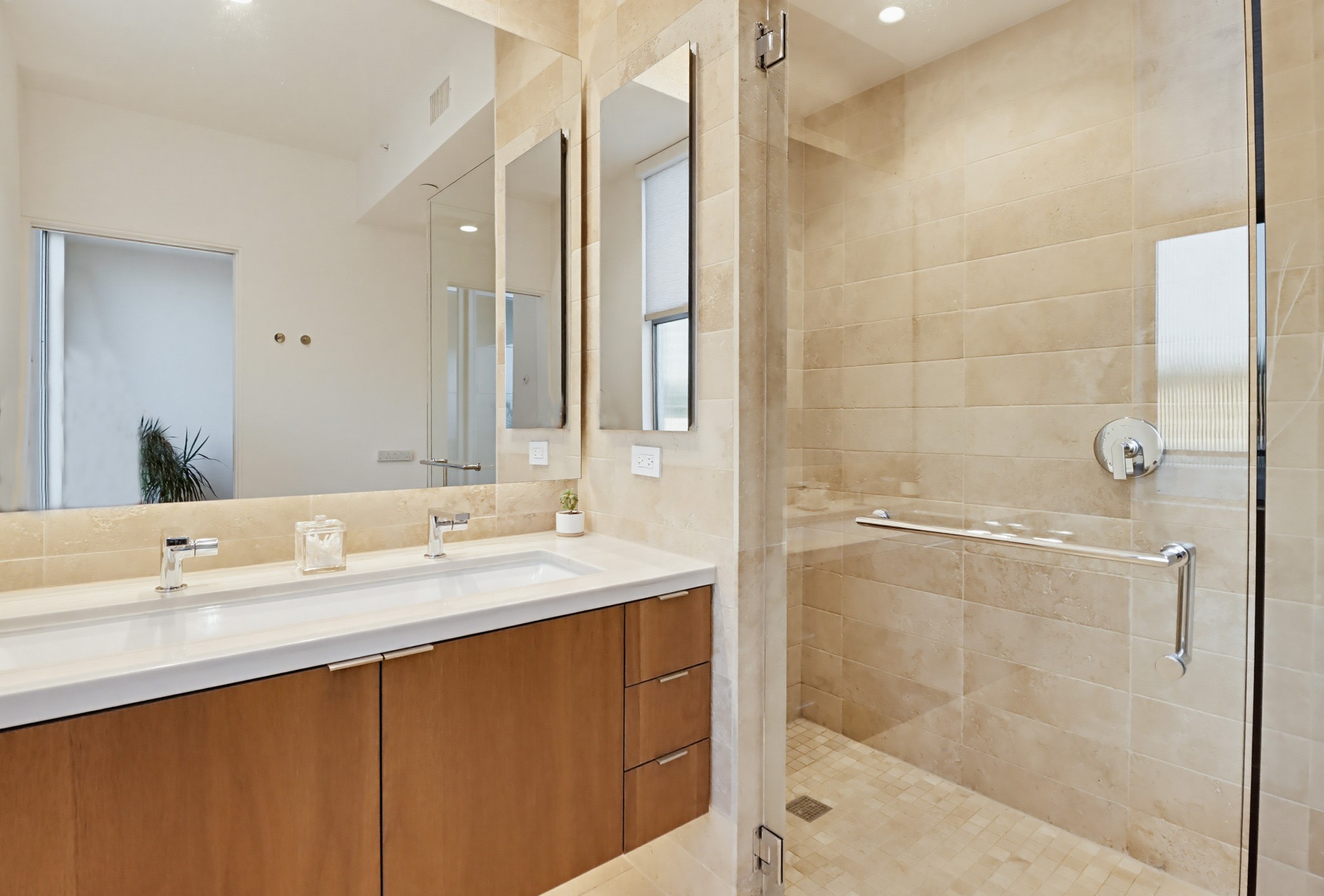 Virtual tour photo 58 of 96 for 2750 Fourth Ave #402