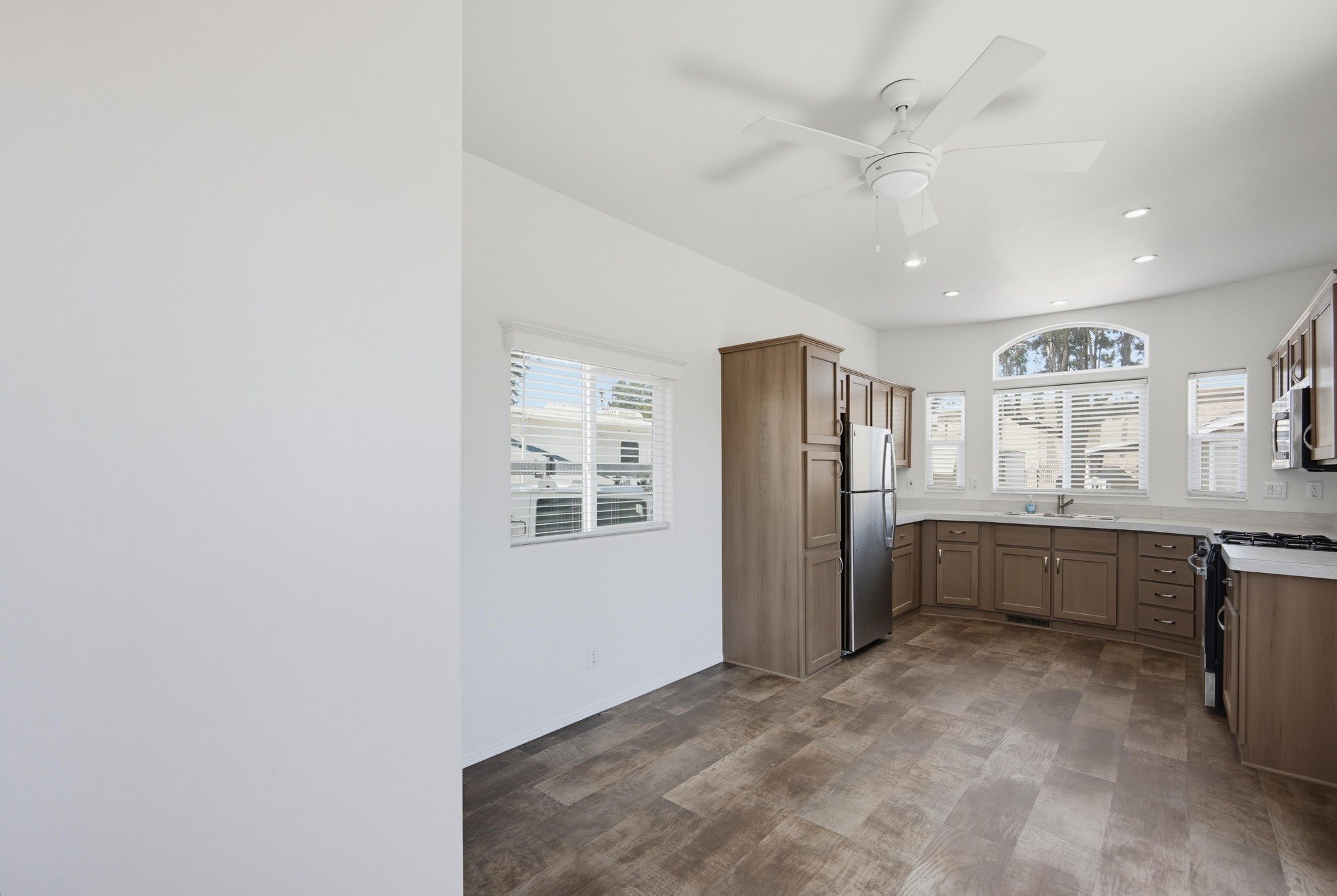 Virtual tour photo 7 of 33 for 2750 W Acacia Ave spc n17