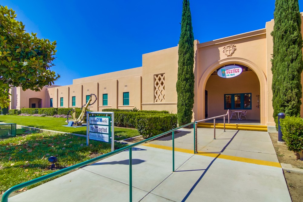 Virtual tour photo 1 of 36 for 2751 Roosevelt Rd #103