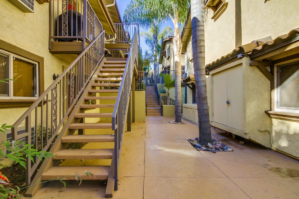 Virtual tour photo 5 of 29 for 2752 B St #112