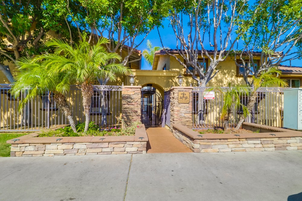 Virtual tour photo 1 of 28 for 2752 B St UNIT 210