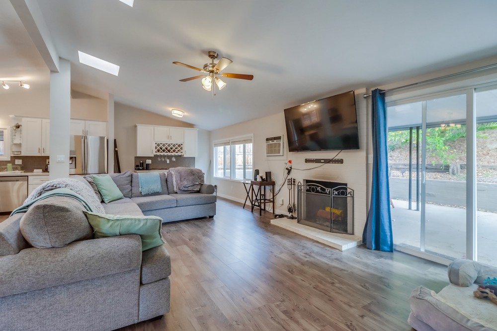 Virtual tour photo 9 of 42 for 2755 Amulet St