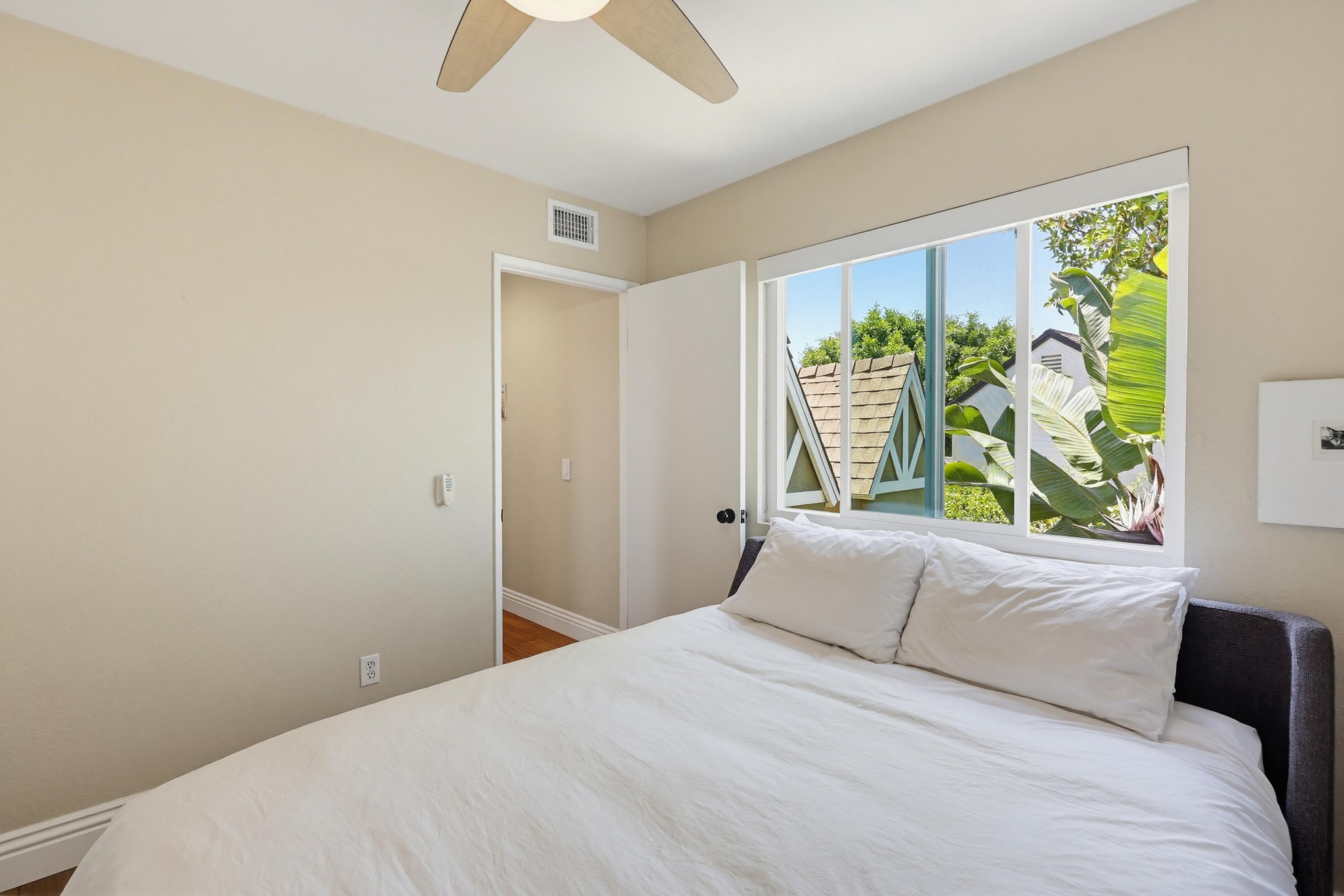 Virtual tour photo 50 of 91 for 2756 Southampton Rd