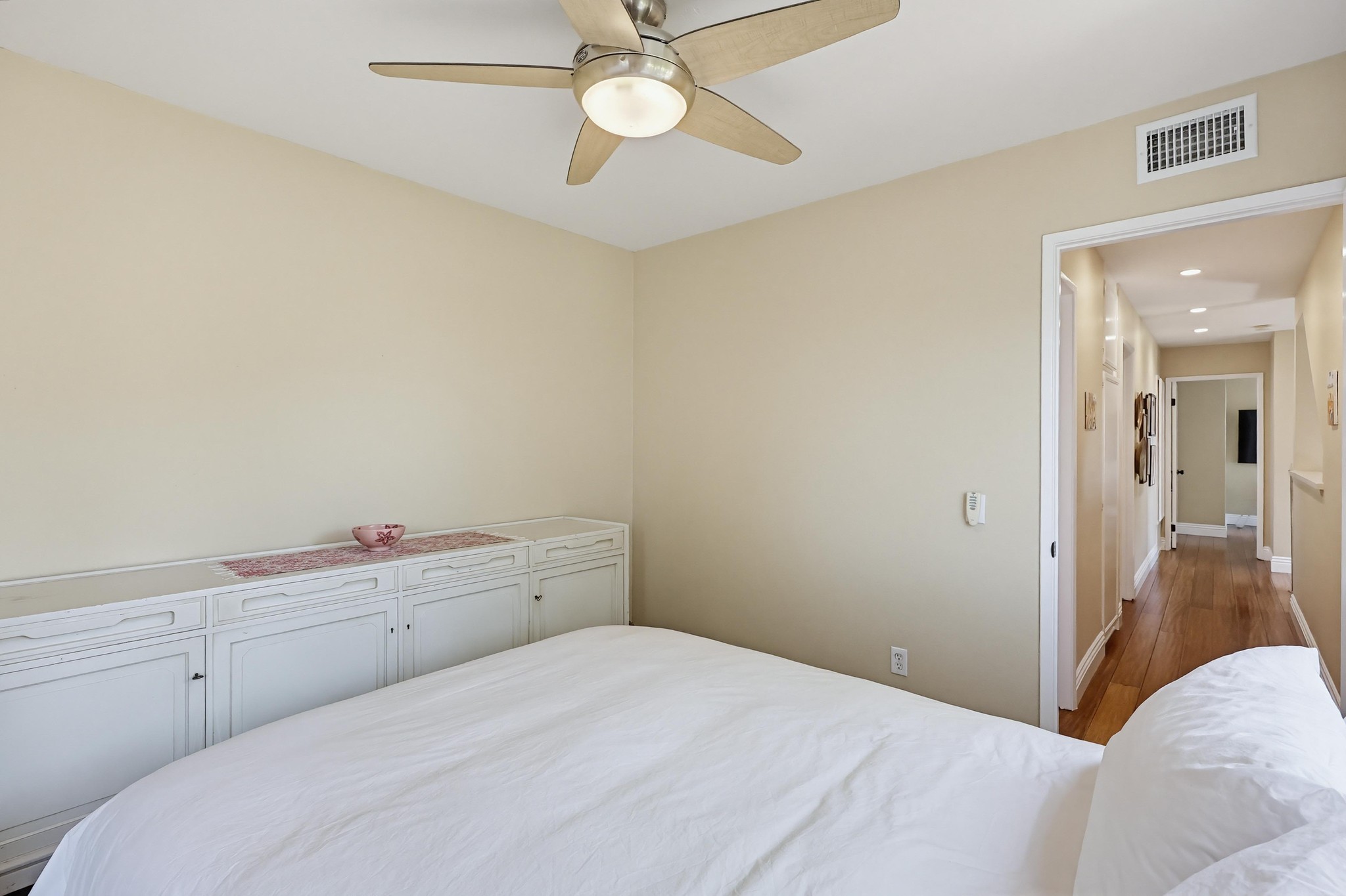 Virtual tour photo 51 of 91 for 2756 Southampton Rd