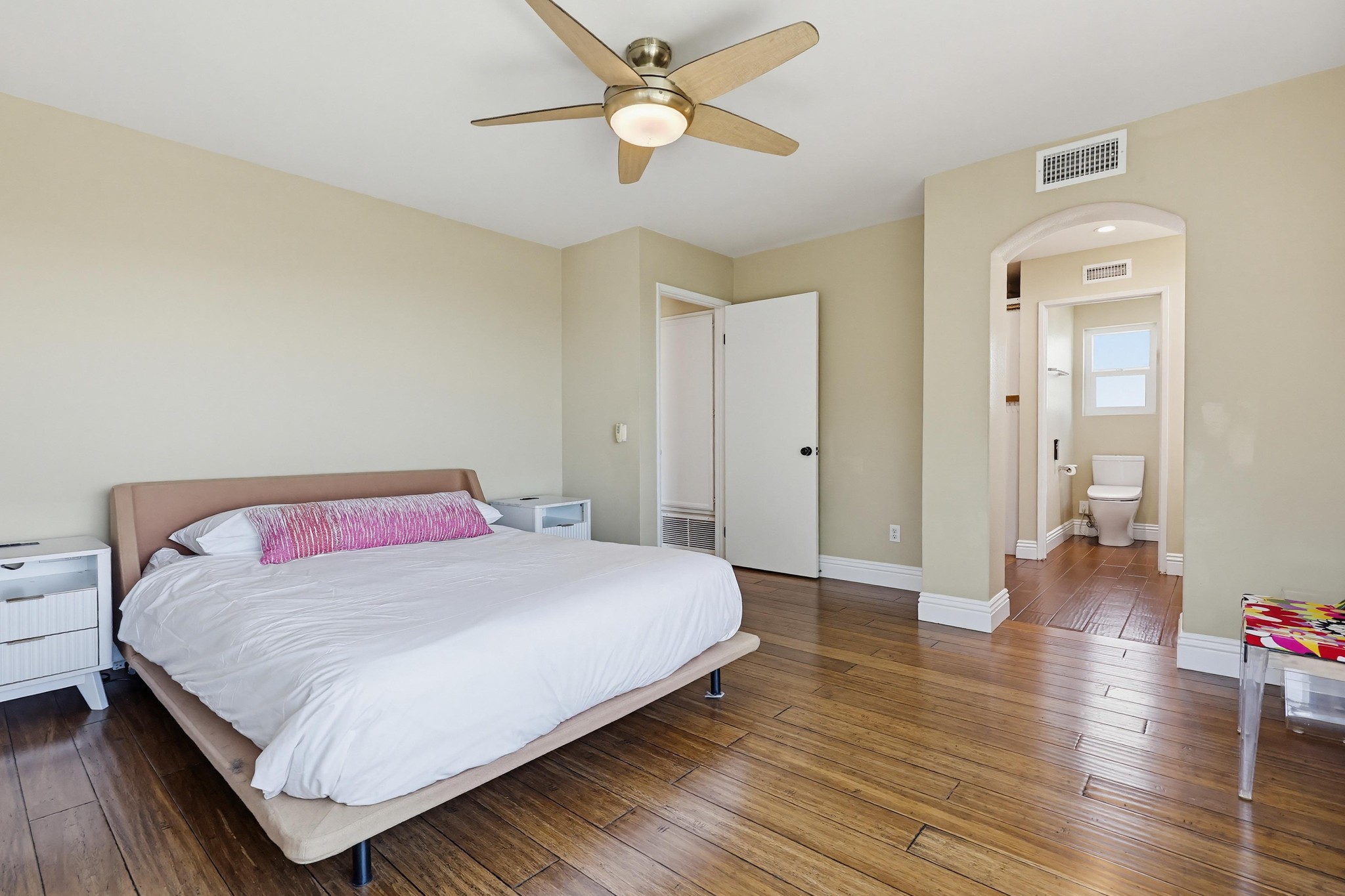 Virtual tour photo 55 of 91 for 2756 Southampton Rd