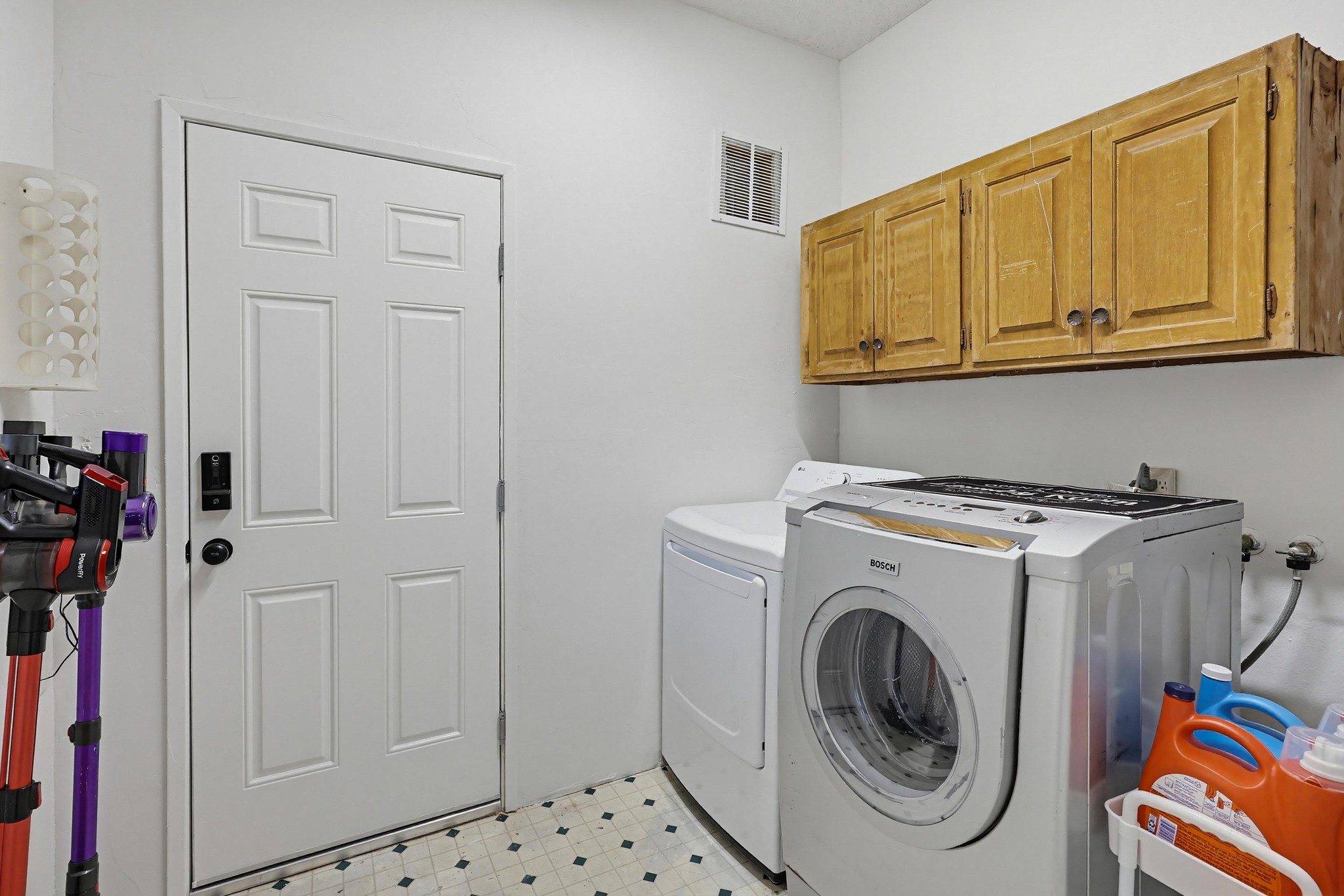 Virtual tour photo 64 of 91 for 2756 Southampton Rd
