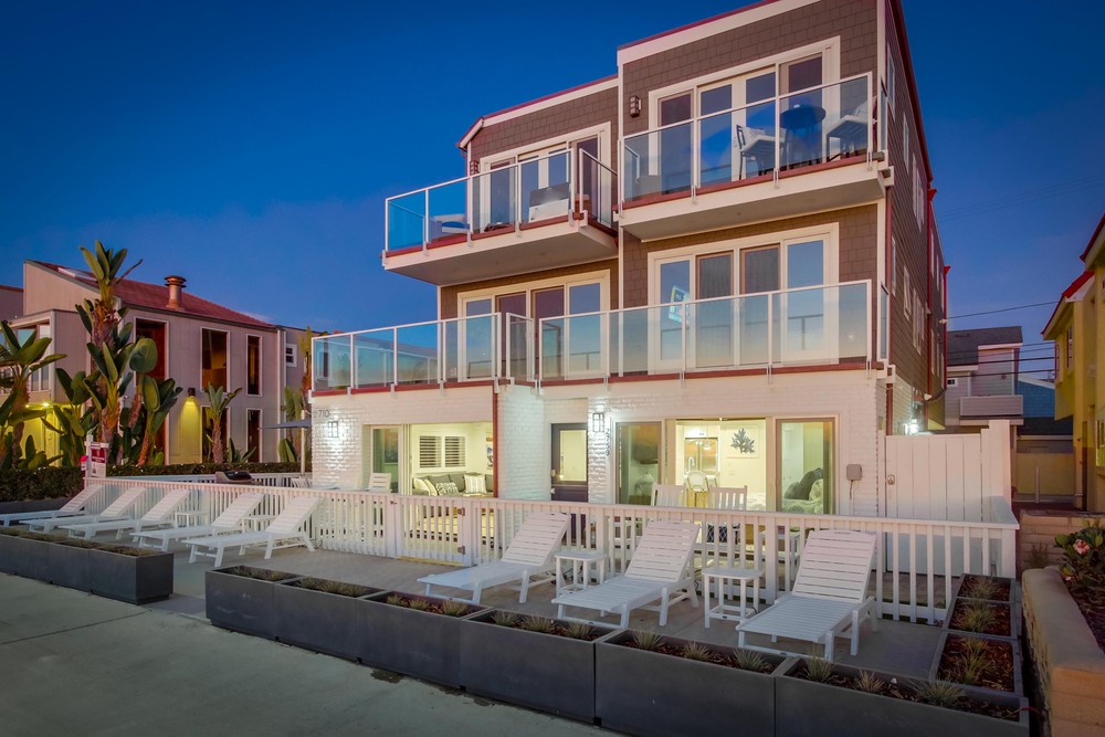 Virtual tour photo 4 of 57 for 2759 Ocean Front Walk