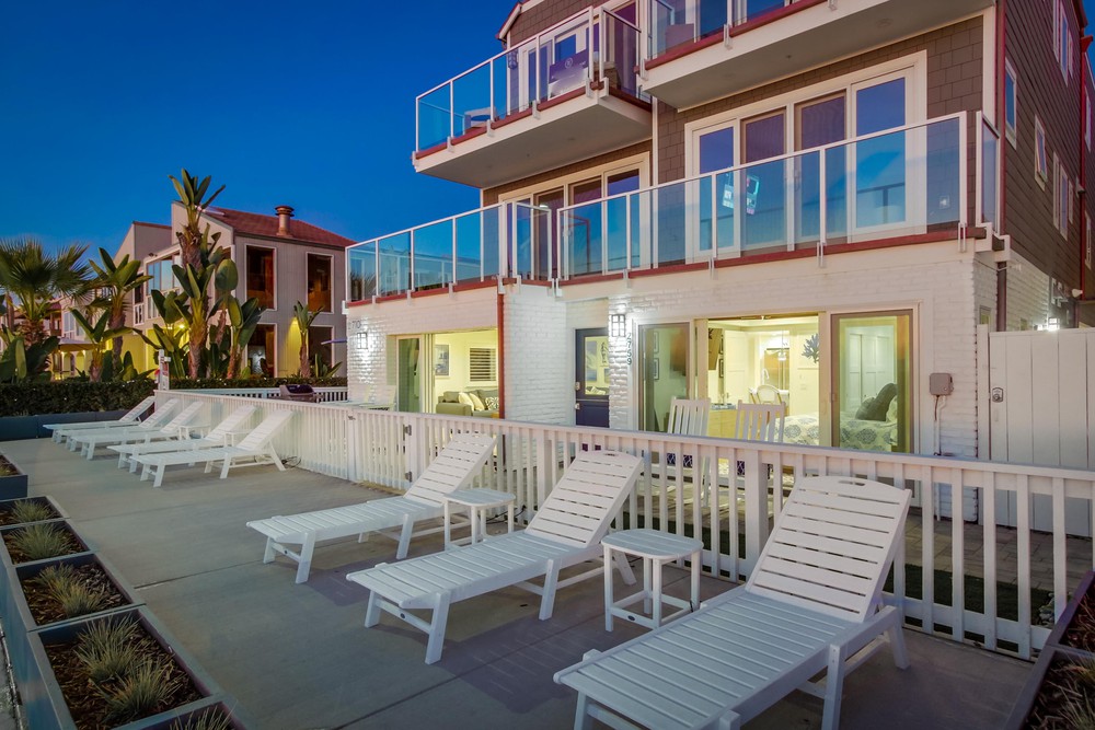 Virtual tour photo 5 of 57 for 2759 Ocean Front Walk