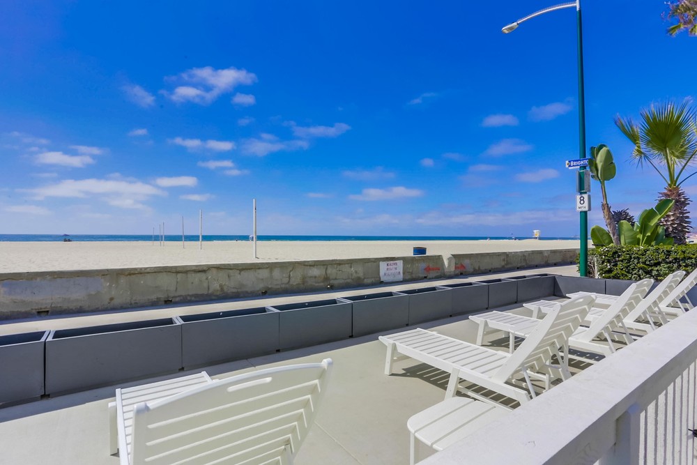 Virtual tour photo 7 of 47 for 2759 Ocean Front Walk