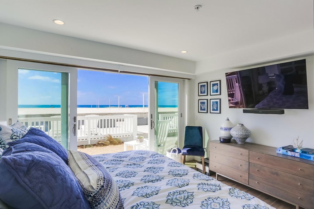 Virtual tour photo 29 of 47 for 2759 Ocean Front Walk