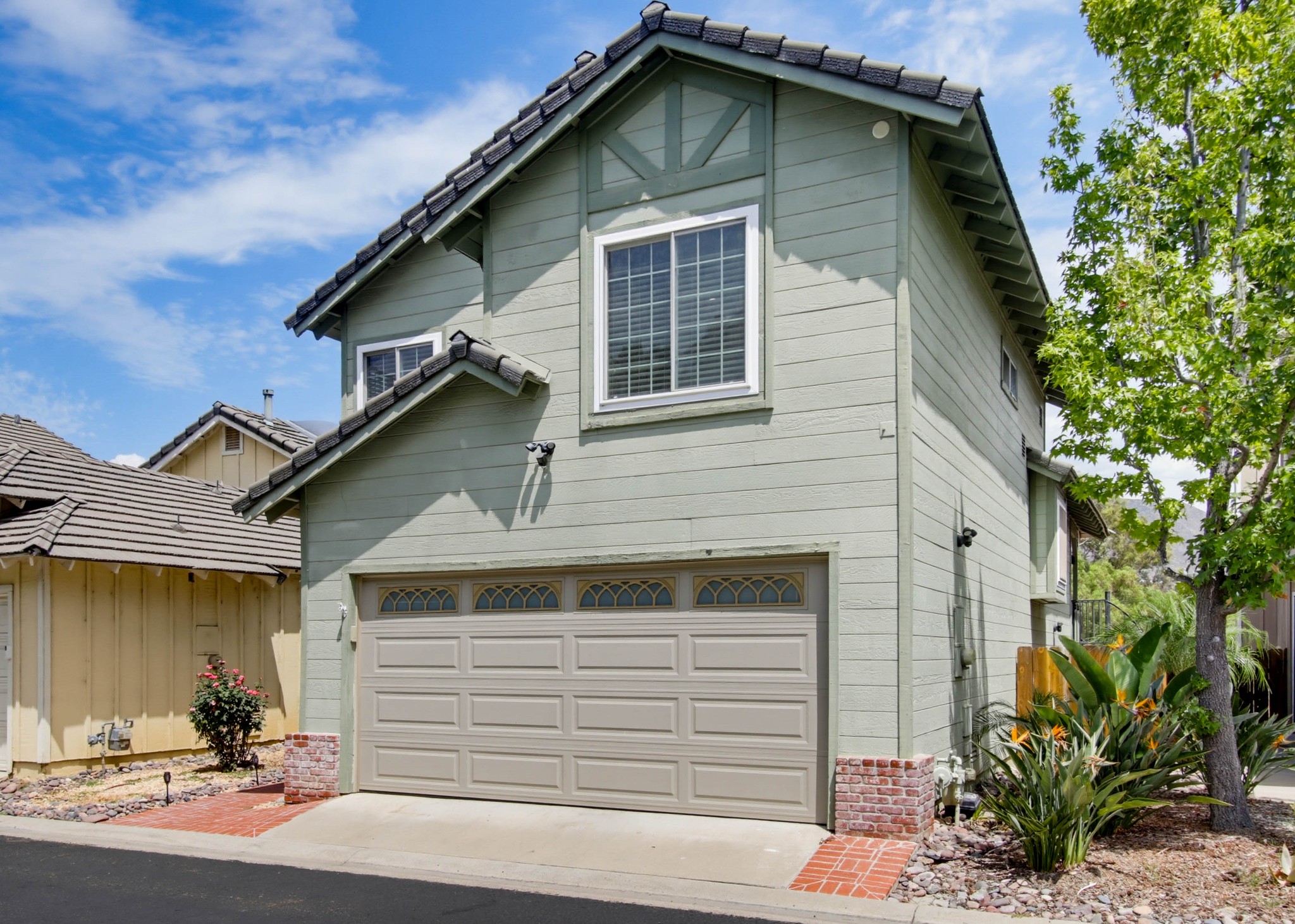 Virtual tour photo 4 of 112 for 2767 Blackbush Ln
