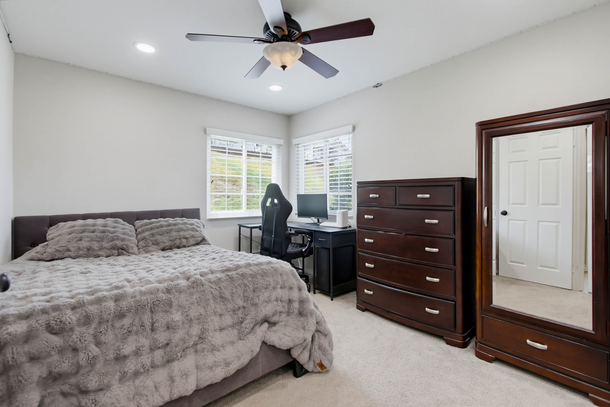 Virtual tour photo 32 of 112 for 2767 Blackbush Ln