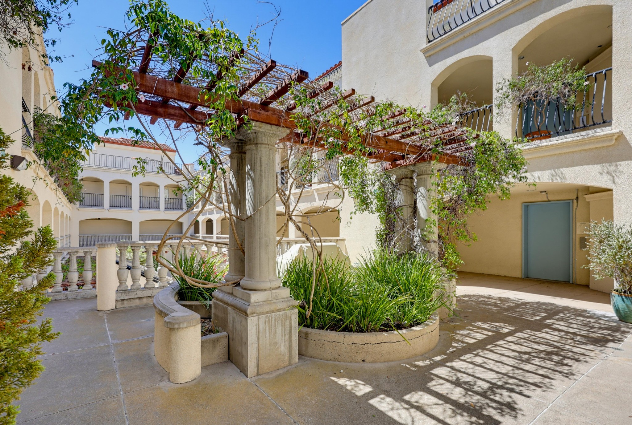 Virtual tour photo 8 of 70 for 2770 Second Ave