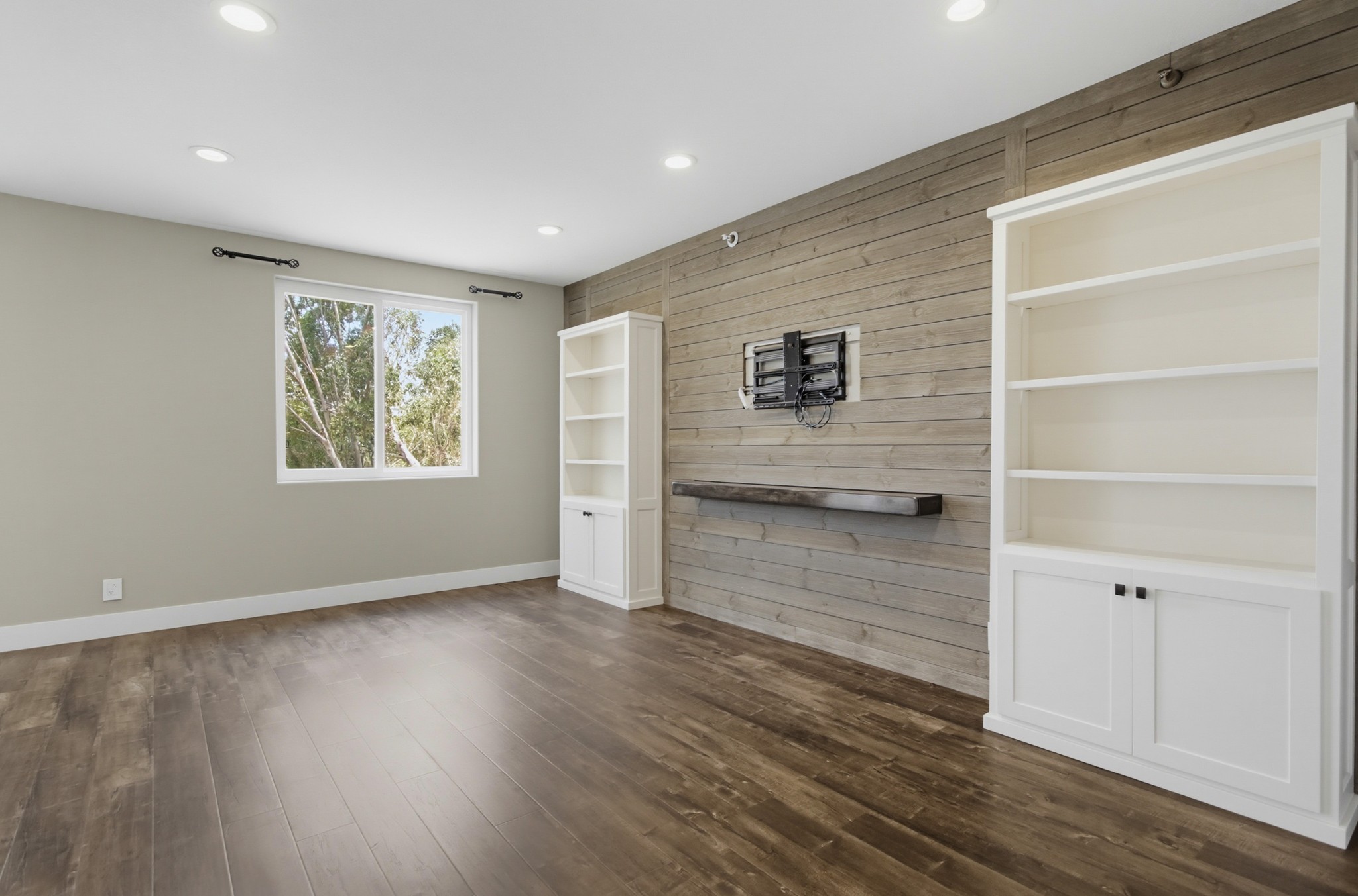 Virtual tour photo 16 of 71 for 2770 Second Ave Unit 112