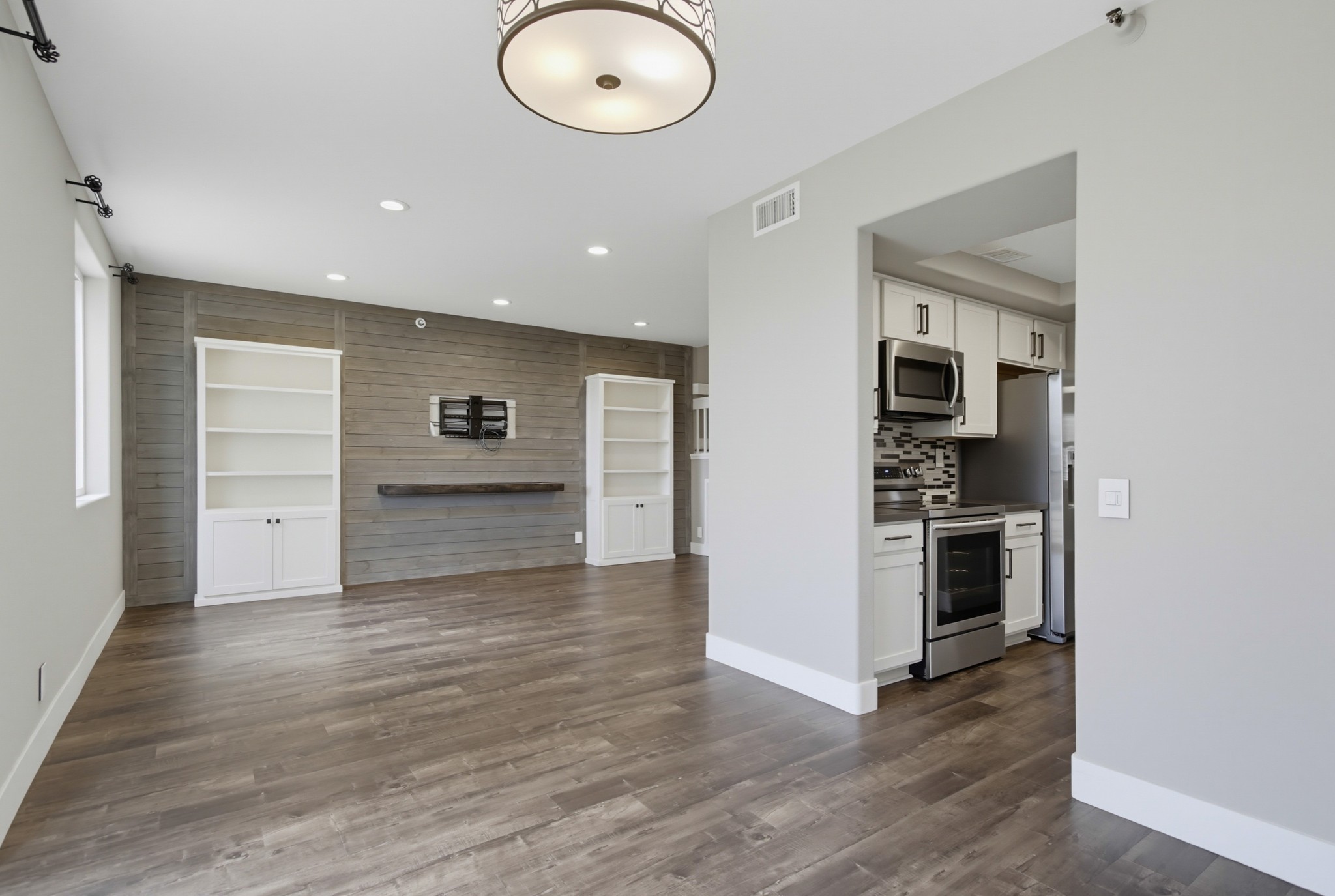 Virtual tour photo 23 of 71 for 2770 Second Ave Unit 112