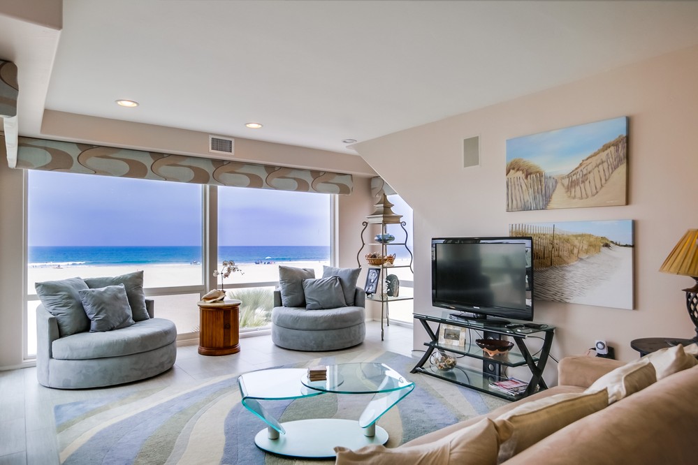 Virtual tour photo 3 of 58 for 2779 Ocean Front Walk