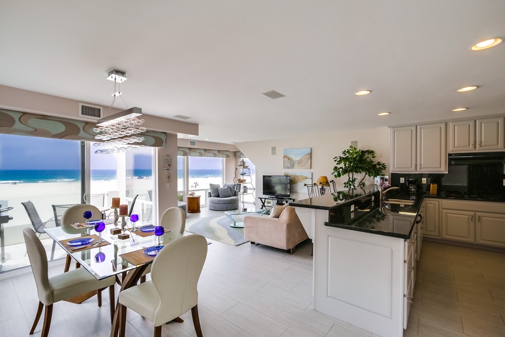Virtual tour photo 9 of 58 for 2779 Ocean Front Walk