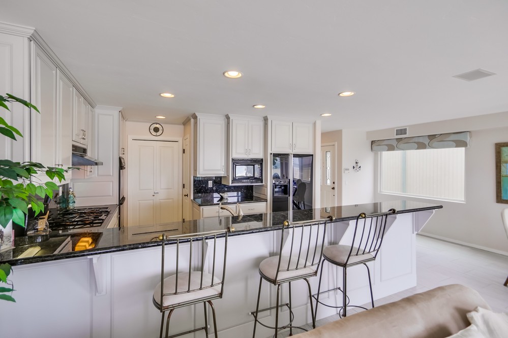 Virtual tour photo 16 of 58 for 2779 Ocean Front Walk