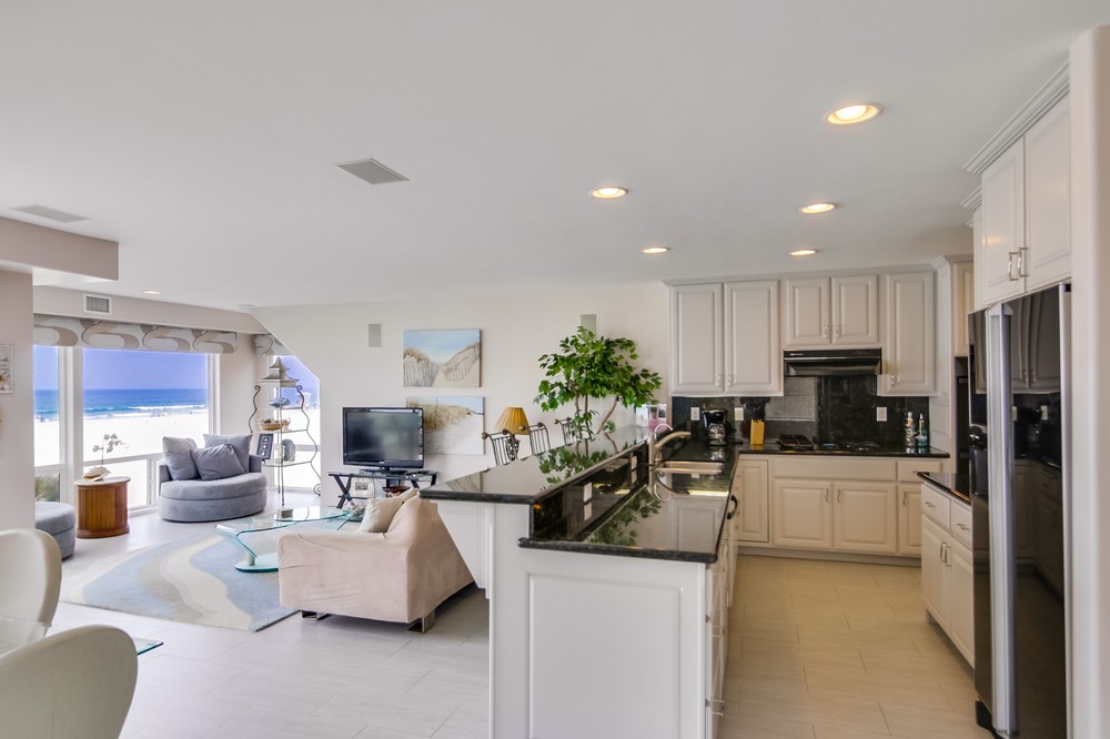 Virtual tour photo 19 of 58 for 2779 Ocean Front Walk