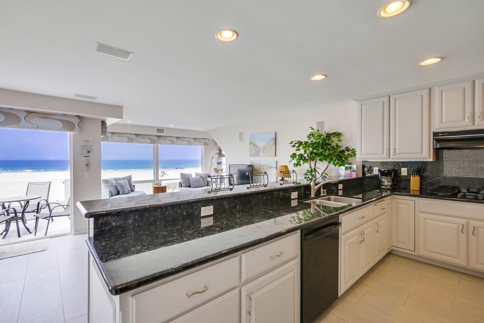 Virtual tour photo 20 of 58 for 2779 Ocean Front Walk