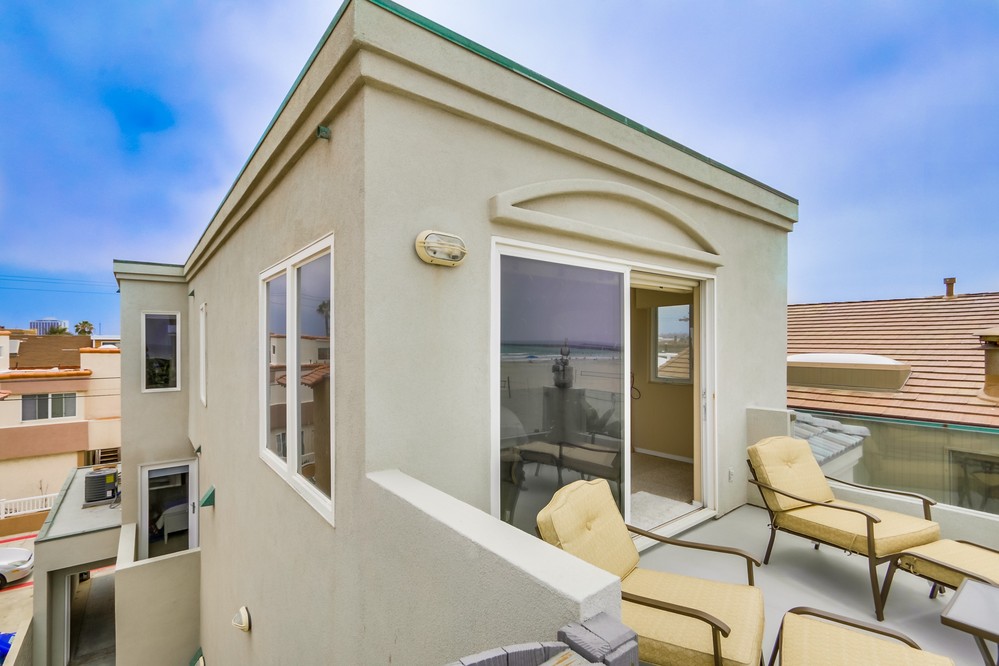 Virtual tour photo 37 of 58 for 2779 Ocean Front Walk