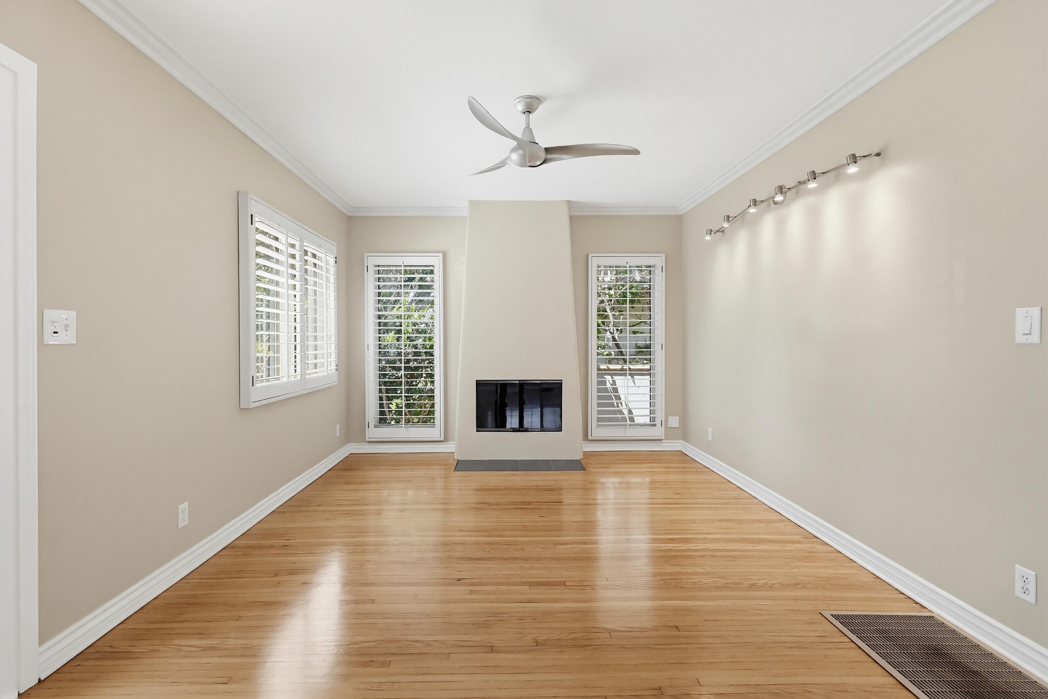 Virtual tour photo 11 of 62 for 278 Granada Ave