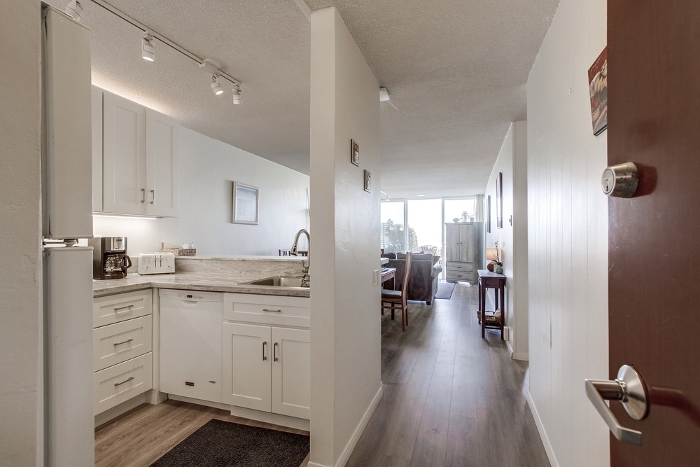 Virtual tour photo 14 of 72 for 2801 Ocean Front Walk Unit A & B