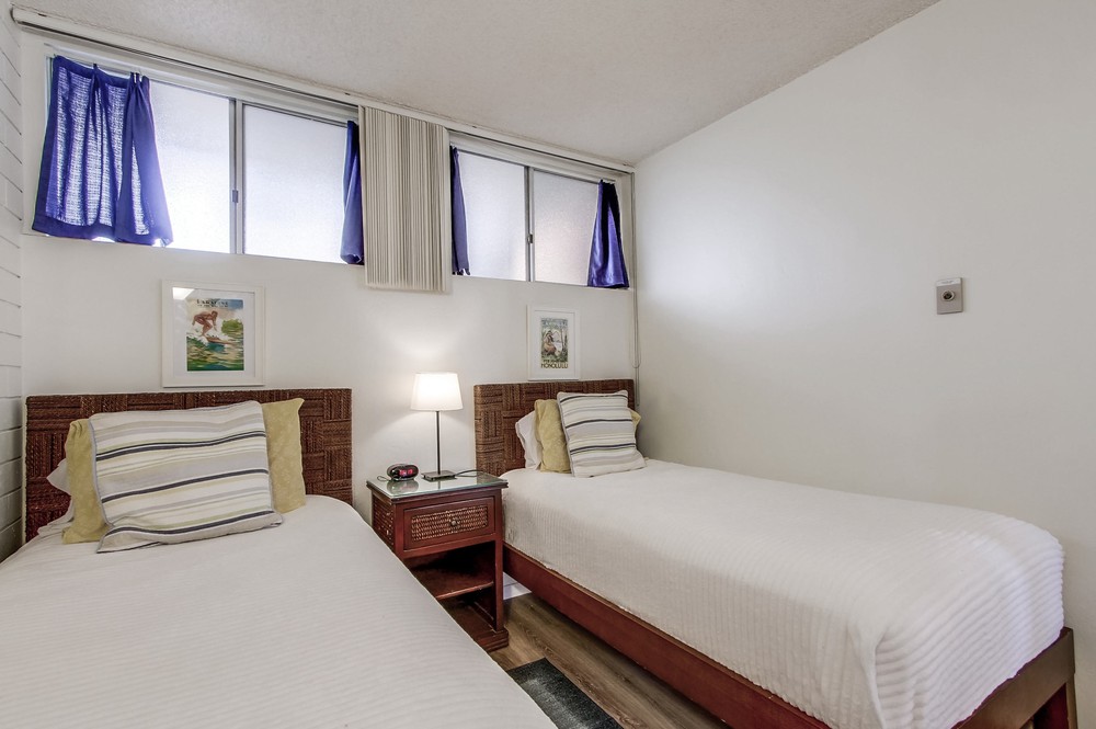Virtual tour photo 37 of 72 for 2801 Ocean Front Walk Unit A & B