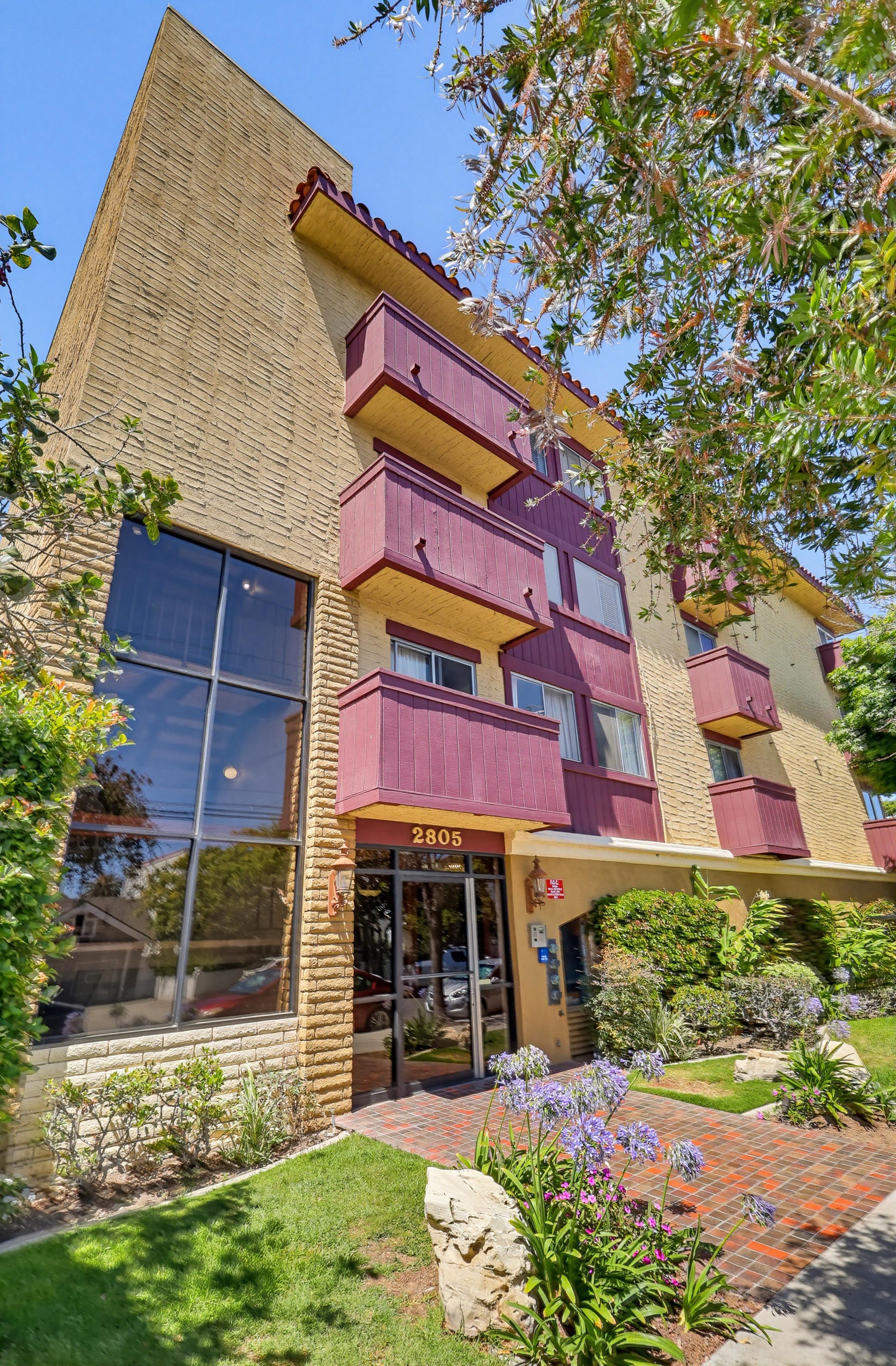 Virtual tour photo 4 of 46 for 2805 E 3rd St