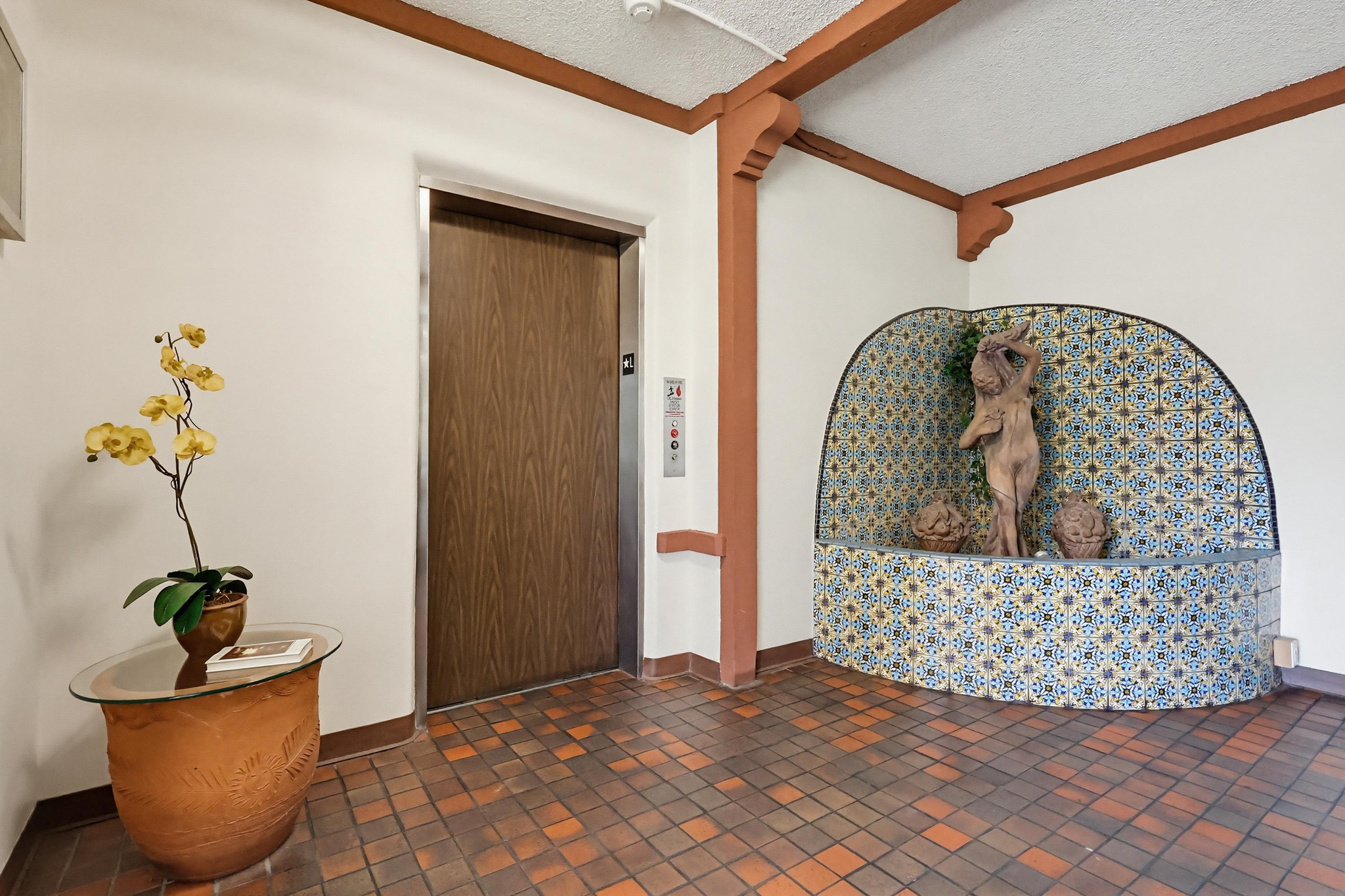 Virtual tour photo 8 of 46 for 2805 E 3rd St